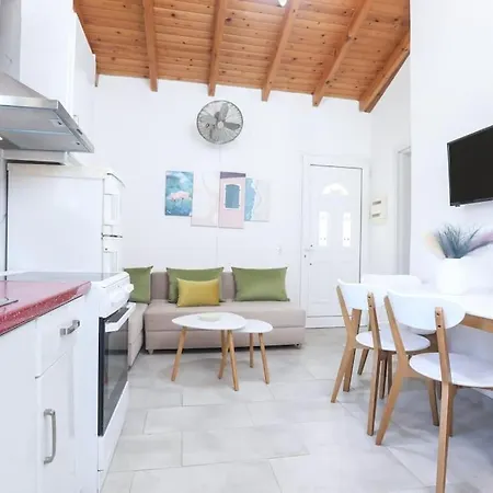 Casa Niovi, Acharavi